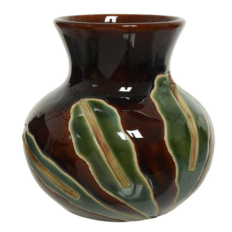 Handgjord vas med bladmotiv